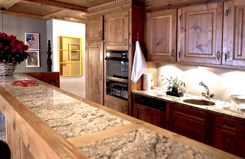 Gstaad Apartment | Lovely apartment for 4 guests with WIFI, TV and balcony