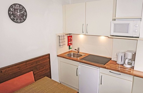 Imst Apartment | Lovely apartment for 4 guests with WIFI, TV and balcony