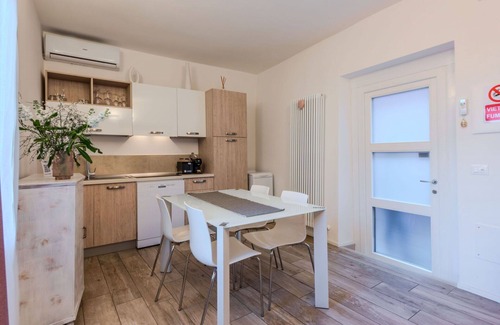 Riva del Garda Apartment | Lovely apartment for 4 guests with WIFI, A/C, TV, terrace and pets allowed