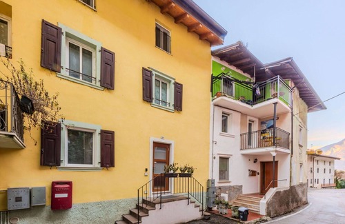 Riva del Garda Apartment | Lovely apartment for 4 guests with WIFI, A/C, TV, terrace and pets allowed