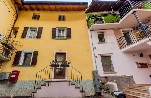 Riva del Garda Apartment | Lovely apartment for 4 guests with WIFI, A/C, TV, terrace and pets allowed