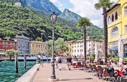 Riva del Garda Apartment | Lovely apartment for 4 guests with WIFI, A/C, TV, terrace and pets allowed