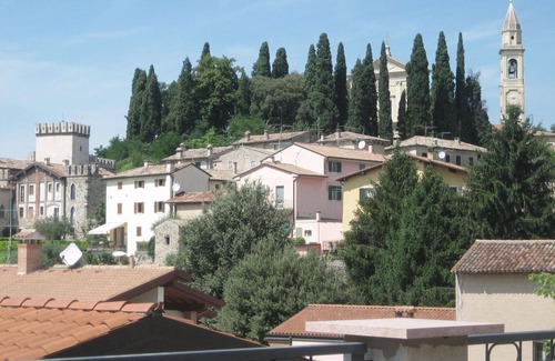 Calmasino Apartment | Lovely apartment for 4 guests with A/C, pool, WIFI, TV, terrace and parking