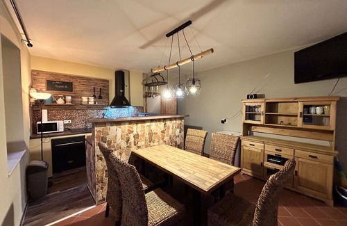 Grossschoenau Apartment | Lovely apartment for 5 people with hot tub, WIFI, TV, patio and pets allowed