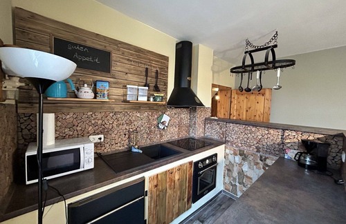 Grossschoenau Apartment | Lovely apartment for 5 people with hot tub, WIFI, TV, patio and pets allowed