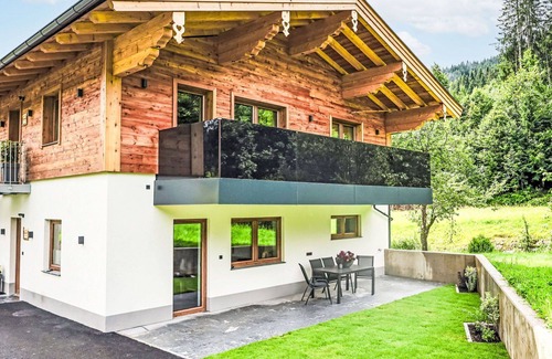 Leogang Apartment | Lovely apartment for 6 guests with WIFI, TV, balcony and panoramic view