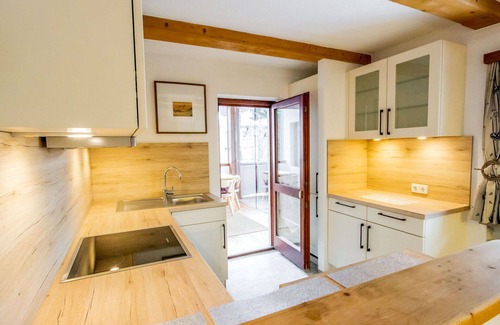 Axams Apartment | Lovely apartment for 7 people with WIFI, TV, balcony, pets allowed and panoramic view
