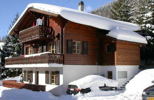 Fiesch Apartment | Lovely apartment for 8 guests with WIFI, TV and balcony
