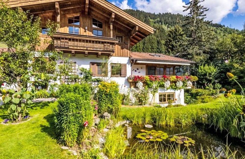 Maishofen Apartment | Lovely apartment for 5 guests with WIFI, TV, patio and pets allowed