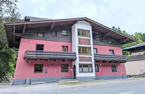 Saalbach-Hinterglemm Apartment | Lovely apartment for 4 guests with WIFI, TV and balcony