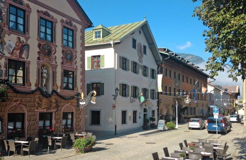 Farchant Apartment | Lovely apartment for 2 guests with WIFI, TV, terrace and parking
