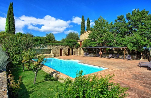 Montalcino Apartment | Lovely apartment for 4 people with A/C, pool, TV, pets allowed and panoramic view