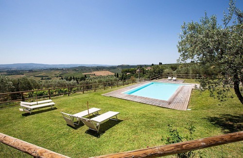Poggibonsi Apartment | Lovely apartment for 4 people with A/C, pool, WIFI and TV, close to San Gimignano