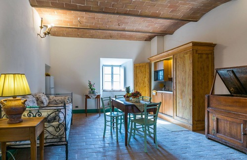 Stigliano Apartment | Lovely apartment for 3 guests with WIFI, TV, patio, pets allowed and panoramic view