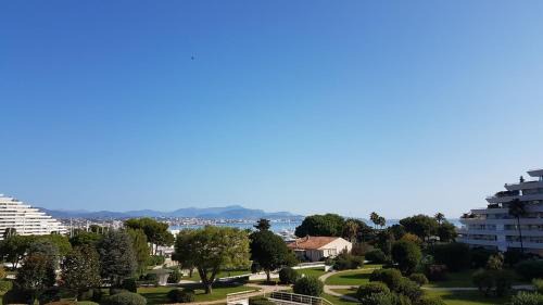 Villeneuve Loubet Beach Apartment | Lovely apartment in Marina Baie des Anges- Baronnet - Sew view, free parking spaces on site, restaurants, beach, supermarket