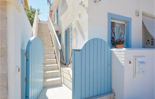 Punta Braccetto Apartment | Lovely Apartment In Punta Braccetto Rg
