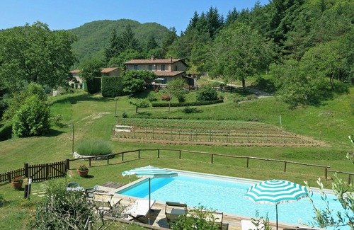 Molazzana Villa | Lovely apartment in villa for 4 guests with pool, WIFI, TV and terrace