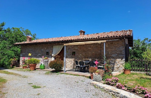 Molazzana Villa | Lovely apartment in villa for 4 guests with pool, WIFI, TV and terrace