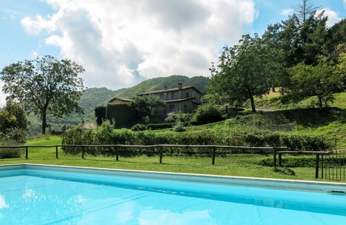 Molazzana Villa | Lovely apartment in villa for 4 guests with pool, WIFI, TV and terrace