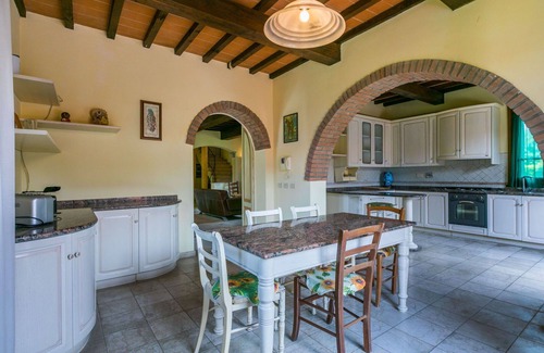 Fucecchio Villa | Lovely apartment in villa for 15 people with A/C, hot tub, private pool, WIFI, TV and pets allowed