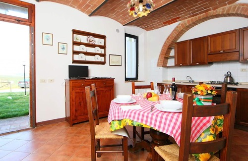Ponte di Gabbiano Villa | Lovely apartment in villa for 4 people with pool, WIFI, TV, pets allowed and parking, close to S...