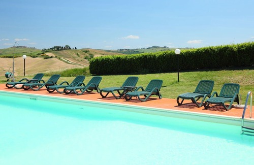 Ponte di Gabbiano Villa | Lovely apartment in villa for 4 people with pool, WIFI, TV, pets allowed and parking, close to S...