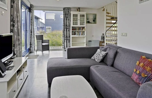 Anjum House | Lovely apartment in villa for 6 guests with WIFI, TV, terrace, pets allowed and parking