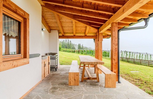 Livo Villa | Lovely apartment in villa for 12 people with WIFI, TV and patio