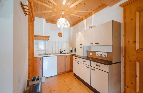 Sankt Martin bei Lofer Villa | Lovely apartment in villa for 2 guests with TV, balcony and pets allowed