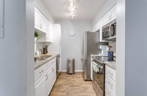 Aurora Condo | Lovely Aurora Condo w/ Private Patio!