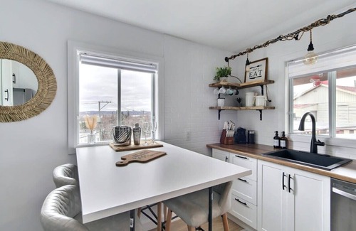 Quartier 5-4 Apartment | Lovely Boho Spa Sauna AC and Free Parking
