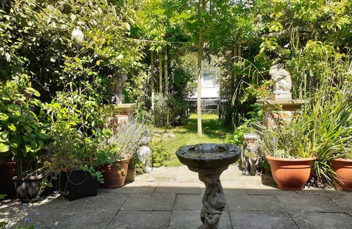 Hastings Cabin | Lovely Cabin set in a Beautiful Garden. Short Walk Into Town. Dogs Welcome