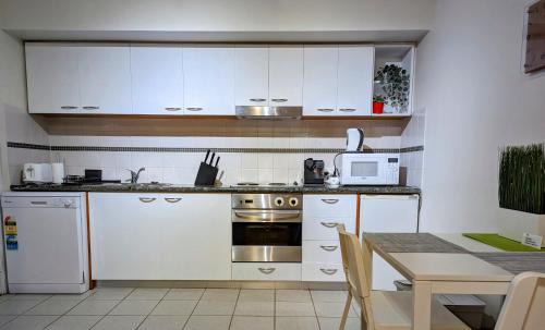 Perth Central Business District Apartment | Lovely city apartment with private courtyard, pool, free parking, gym