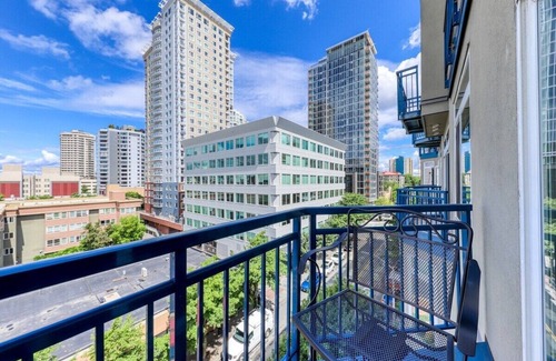 Belltown Condo | Lovely Condo in the Heart of Seattle!