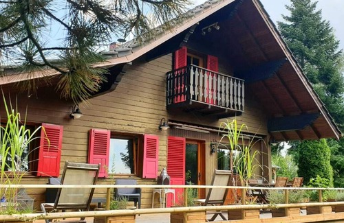 Langatte Ski Chalet | Lovely cottage at stock pond