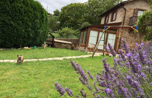 Porto do Barqueiro Cottage | Lovely country house with garden by the sea in Rías Altas