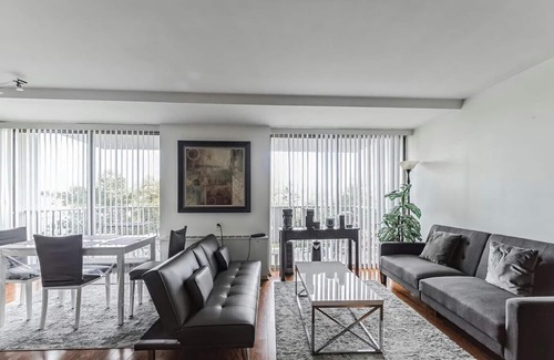 Alexandria West Condo | Lovely Duplex Apartment - Free Garage parking close to DC