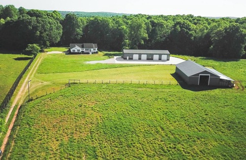 Hall County Other | Lovely Farmhouse Stay