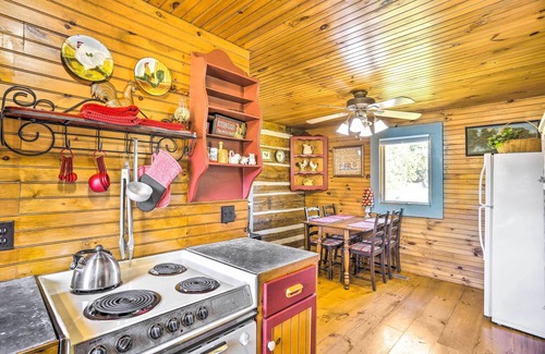 Flat Rock Cabin | Lovely Flat Rock Cabin from 1905 w/Fireplace