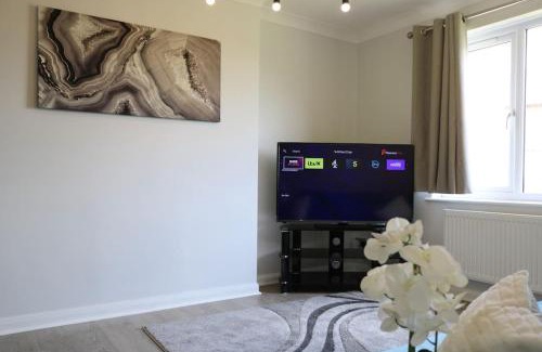 Calcot Apartment | Lovely flat with Wi-Fi and free parking