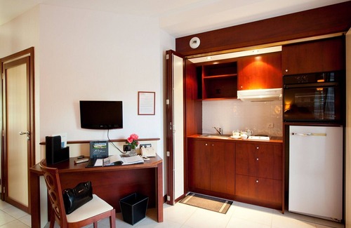 Saint-Jouan-des-Guerets Apartment | Lovely apartment for 2 guests with WIFI, pool and TV