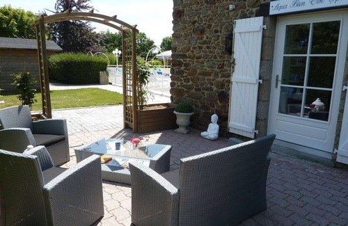 Saint-Jouan-des-Guerets Apartment | Lovely apartment for 2 guests with WIFI, pool and TV