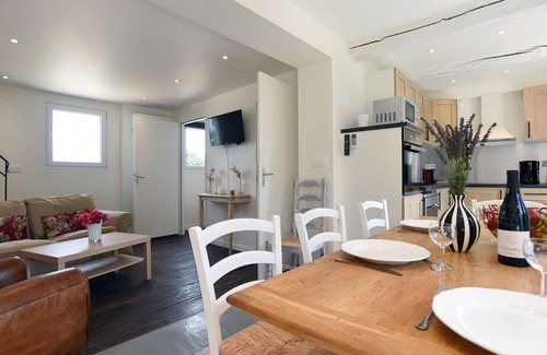 Caderousse House | Lovely Gîte with Pool in the Heart of Vaucluse