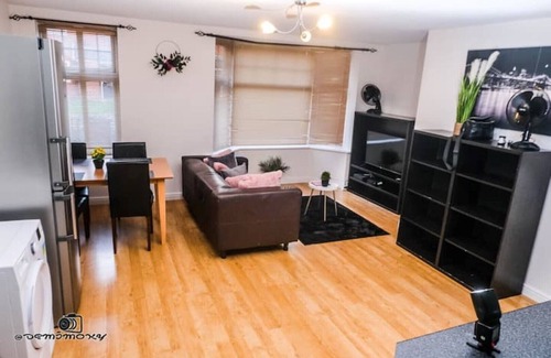 Erdington Apartment | Lovely Ground Floor Flat with free parking