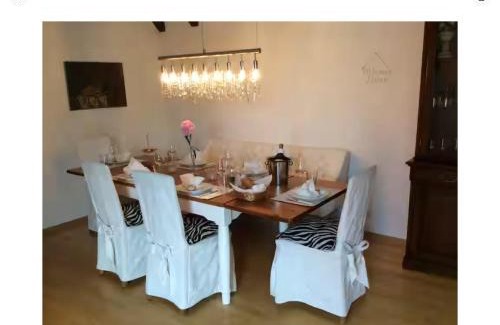 Rhein-Erft-Kreis District Apartment | Lovely guest suite in country villa near Cologne