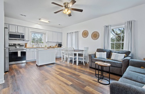 Pass Christian House | Lovely Home! Close to the Beach and Downtown!