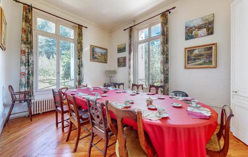 La Chapelle-sur-Dun House | Lovely Home In La Chapelle Sur Dun