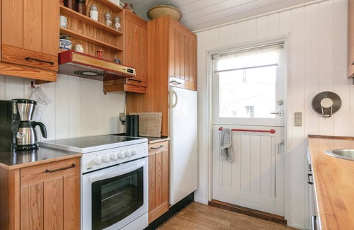 Oster Somarken House | Lovely home in Aakirkeby with kitchen