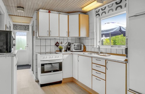 Juelsminde House | Lovely home in Juelsminde with kitchen