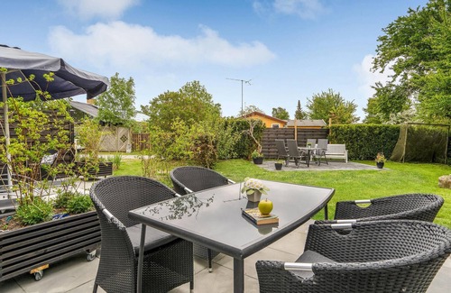 Juelsminde House | Lovely home in Juelsminde with kitchen
